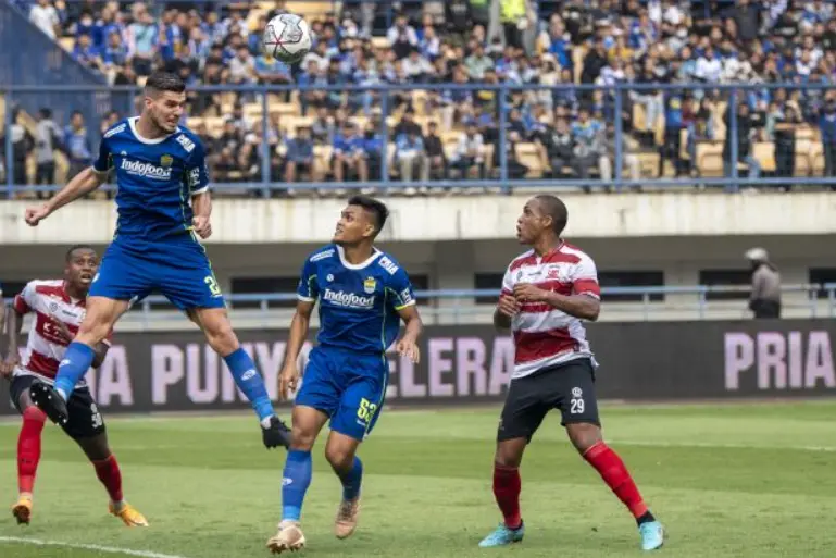 Persib Bandung vs Madura United