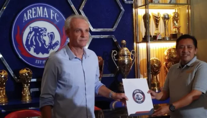 Arema Resmi Kenalkan Joel Cornelli, Pelatih yang Satu Kampung dengan Ronaldinho