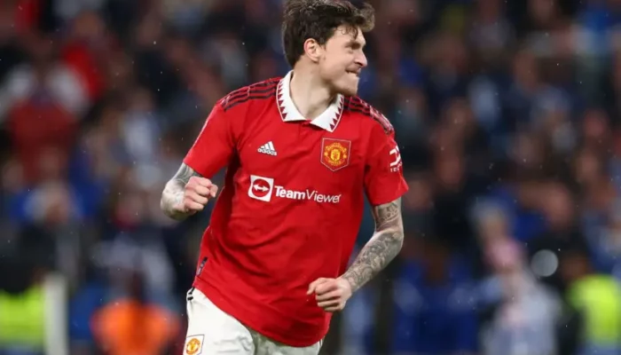 Jose Mourinho Ajak Victor Lindelof Pindah ke Fenerbahce