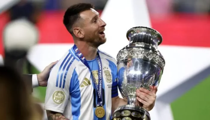 Leo Messi Tidak Terlibat Dalam Kasus Nyanyian Rasis Skuad Argentina, Sedang Asyik Berlibur!