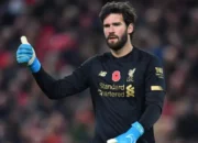 Bertamu ke Wolverhampton, Liverpool Bisa Diperkuat Alisson Lagi?