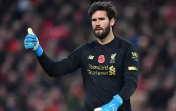 Bertamu ke Wolverhampton, Liverpool Bisa Diperkuat Alisson Lagi?