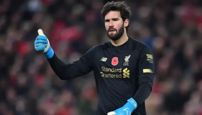 Bertamu ke Wolverhampton, Liverpool Bisa Diperkuat Alisson Lagi?