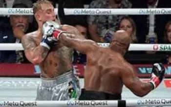 Mike Tyson vs Jake Paul Disebut ‘Boring’, Gadis Ring Ini Viral Jadi Penyelamat