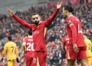 Viral Mo Salah Cuekin Darwin Nunez yang Gagal Penalti